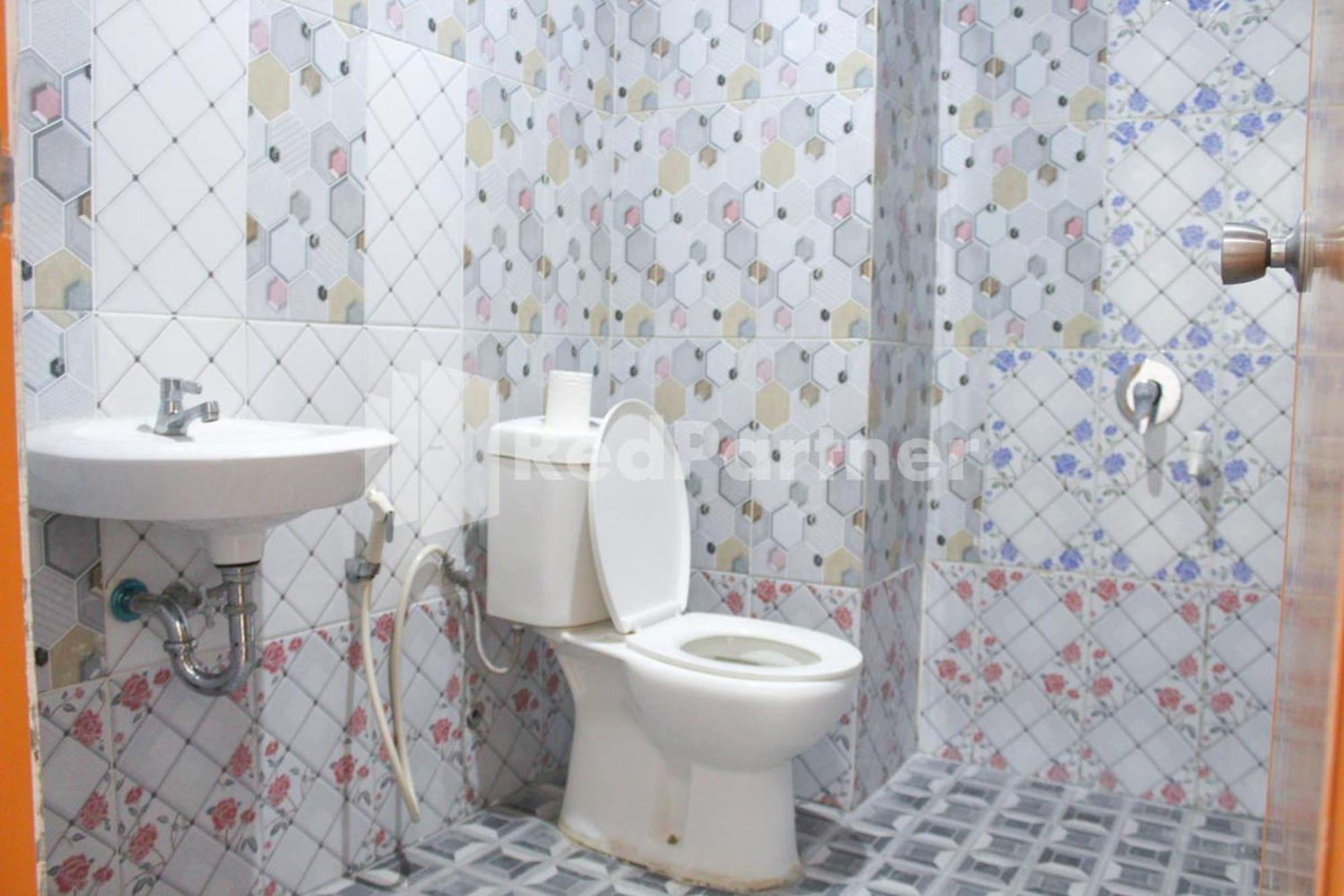 Brahma Hotel Mitra Reddoorz Jakarta Rom bilde